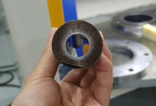 模具內孔用磨床磨過，對內孔拋光提升光潔度使用斯曼克磨粒流進行加工