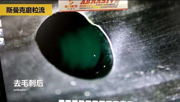 液壓內嚙合齒輪側壁上的小孔去毛刺，磨粒流比人工快幾十倍